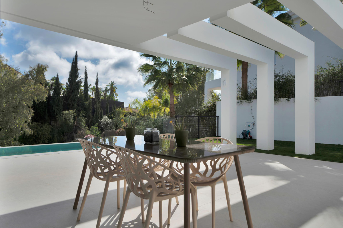 Se vende Villa - Chalet de 4 dormitorios en Costa Del Sol, Málaga, España