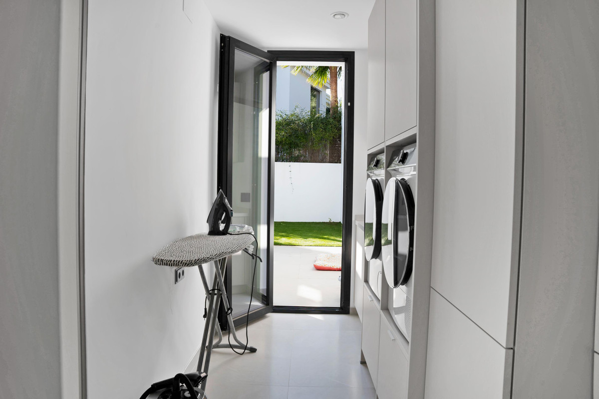 Se vende Villa - Chalet de 4 dormitorios en Costa Del Sol, Málaga, España
