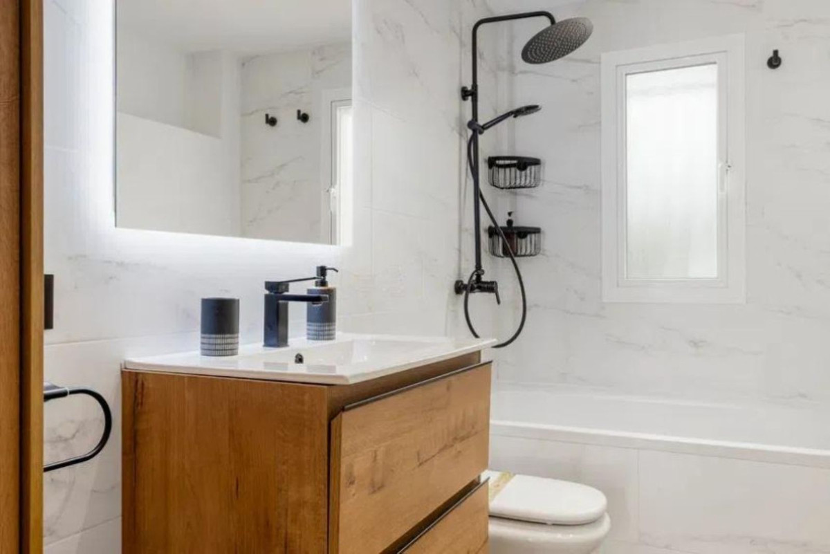 Se vende Apartamento Planta Media de 2 dormitorios en Costa Del Sol, Málaga, España