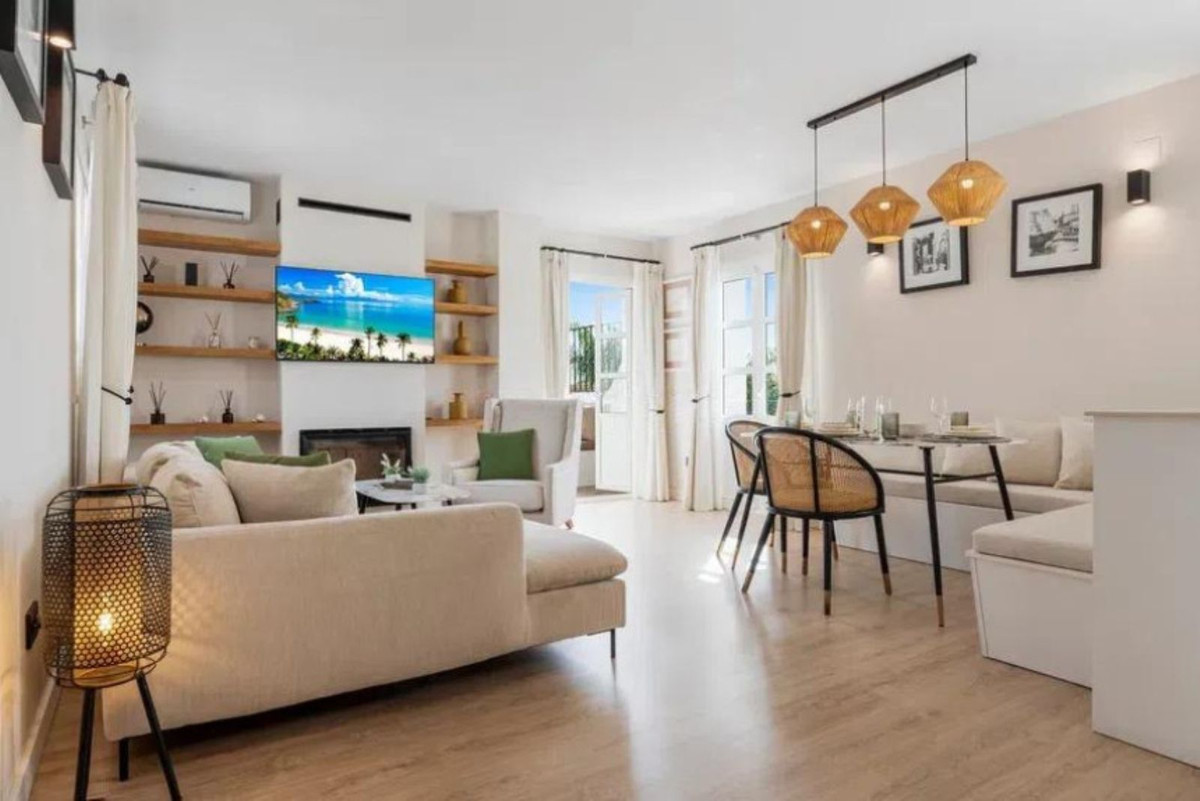 Se vende Apartamento Planta Media de 2 dormitorios en Costa Del Sol, Málaga, España