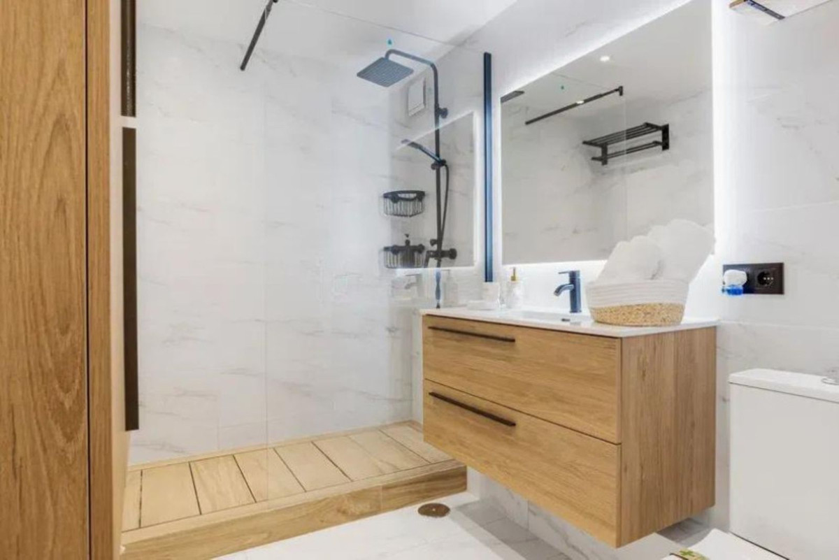 Se vende Apartamento Planta Media de 2 dormitorios en Costa Del Sol, Málaga, España