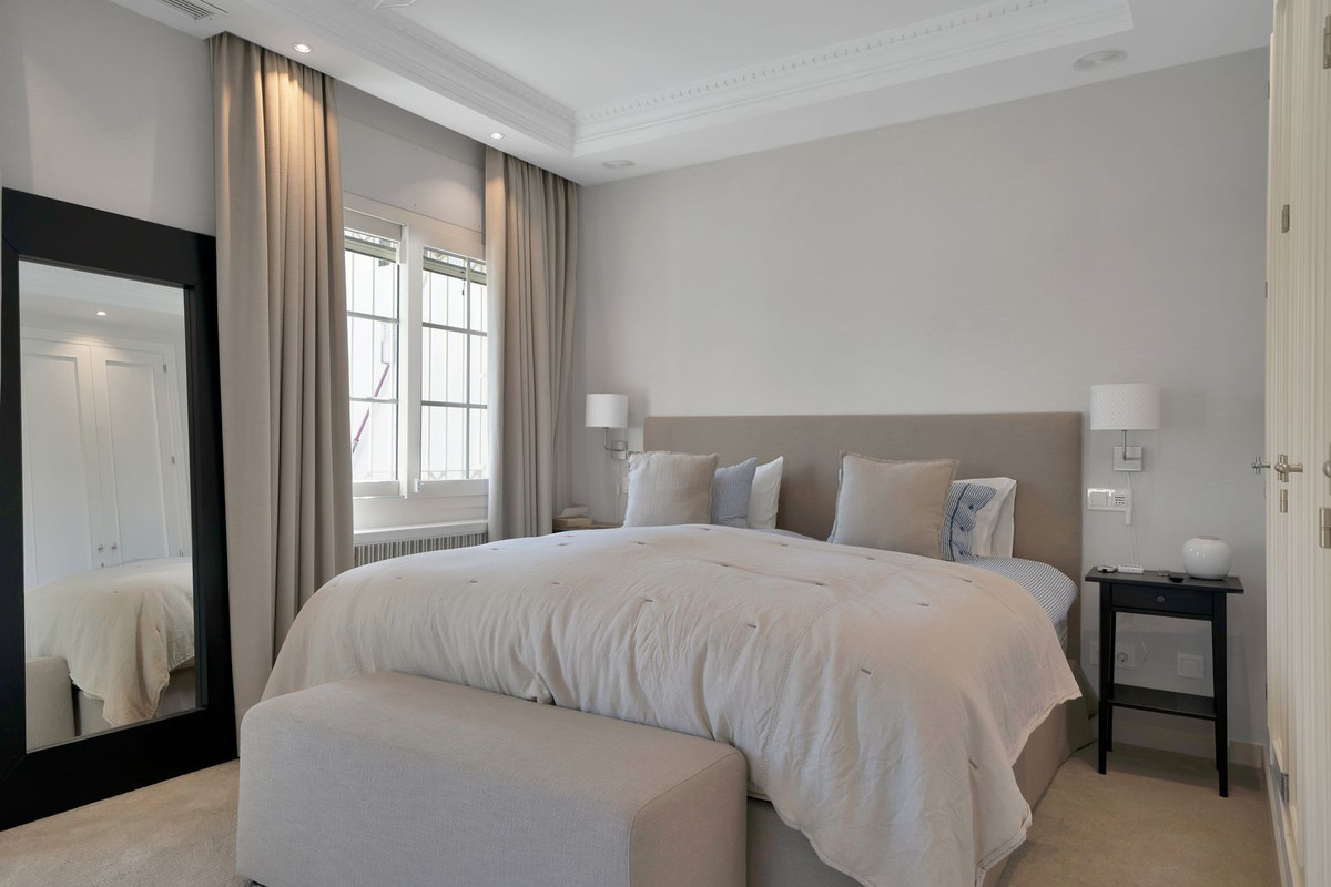 7 Bed Townhouse for sale in Puerto Banús Costa Del Sol, Málaga, Spain