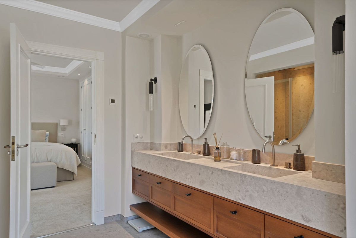 7 Bed Townhouse for sale in Puerto Banús Costa Del Sol, Málaga, Spain