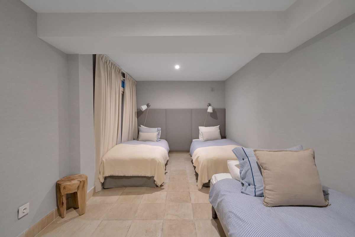 7 Bed Townhouse for sale in Puerto Banús Costa Del Sol, Málaga, Spain