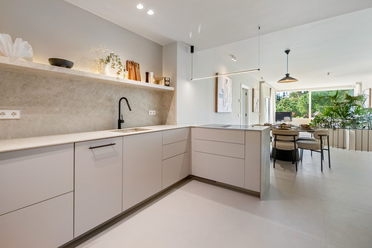 3 Bed Apartment for sale in La Quinta Costa Del Sol, Málaga, Spain