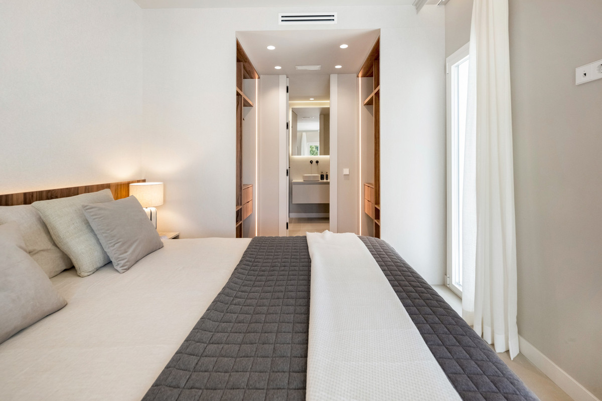 3 Bed Apartment for sale in La Quinta Costa Del Sol, Málaga, Spain
