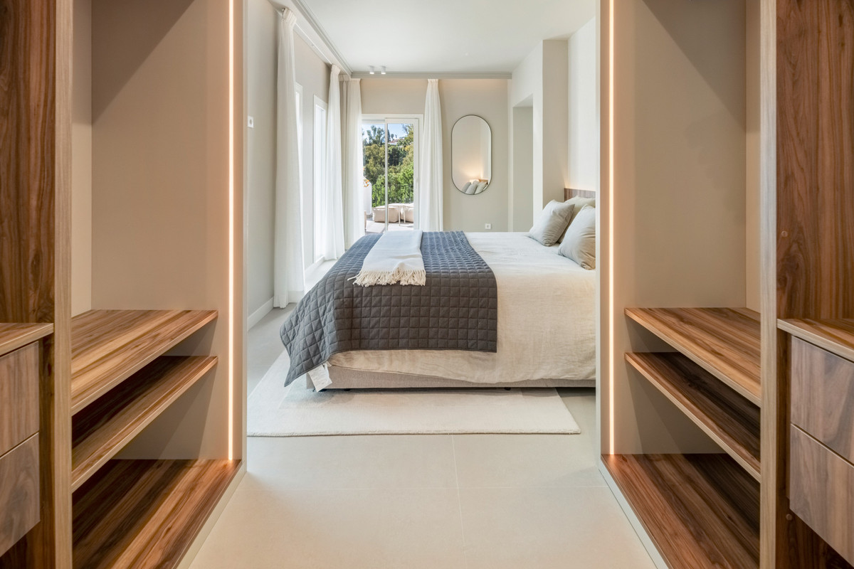 3 Bed Apartment for sale in La Quinta Costa Del Sol, Málaga, Spain
