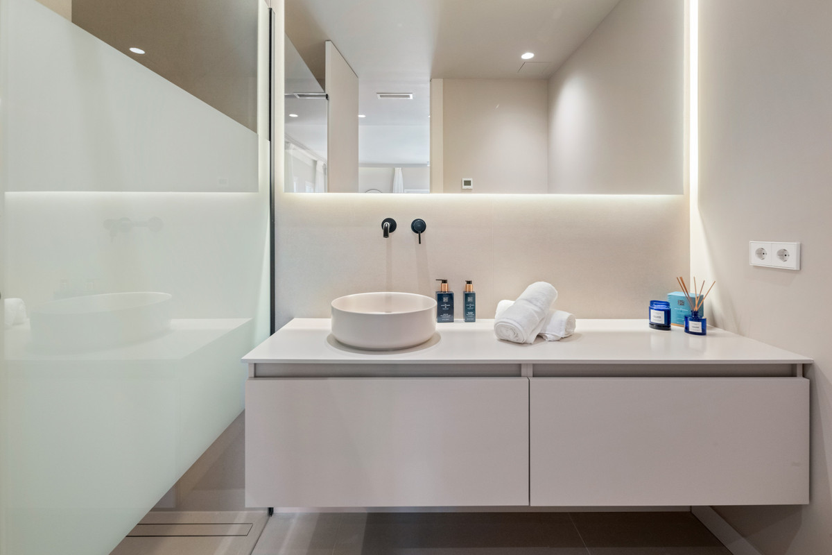 3 Bed Apartment for sale in La Quinta Costa Del Sol, Málaga, Spain