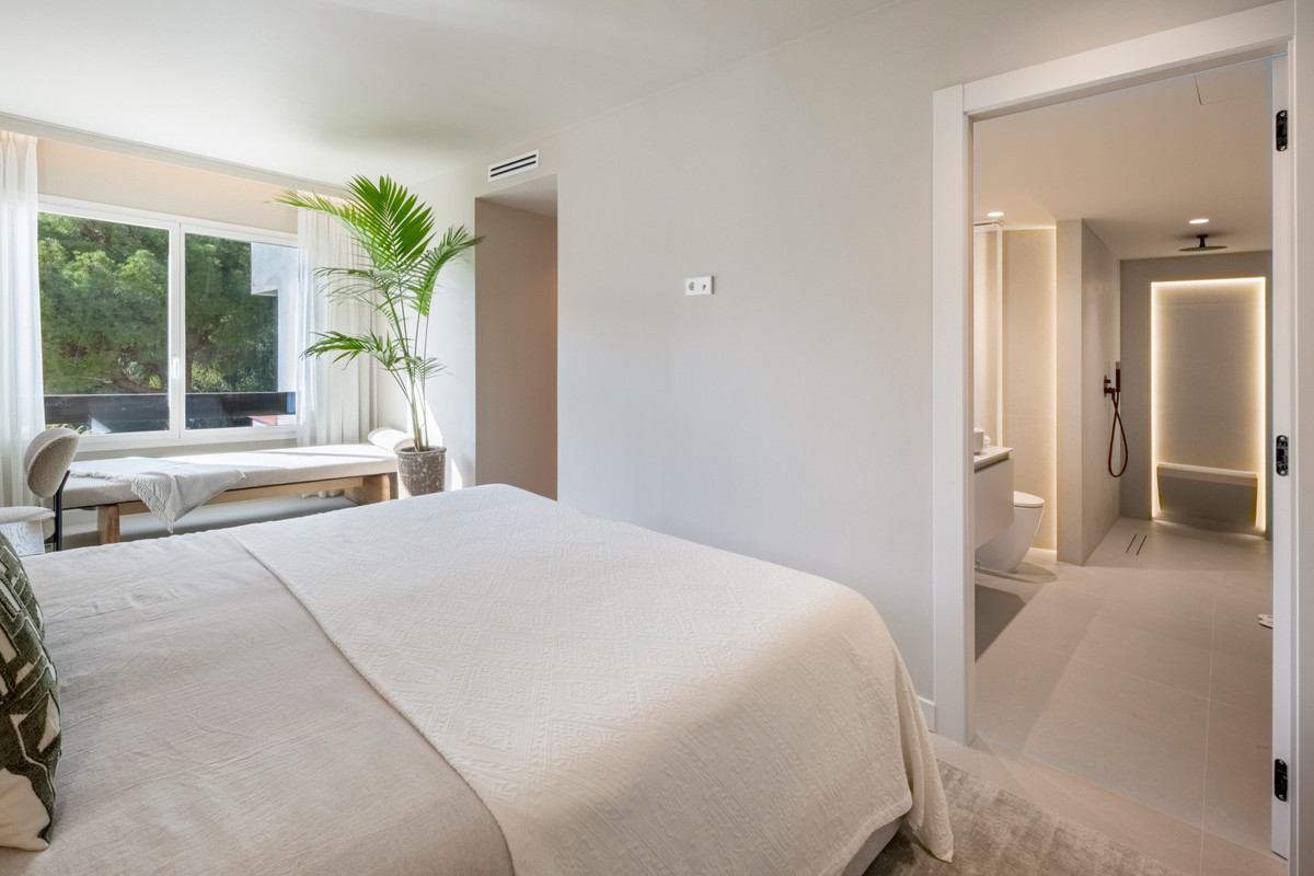 3 Bed Apartment for sale in La Quinta Costa Del Sol, Málaga, Spain
