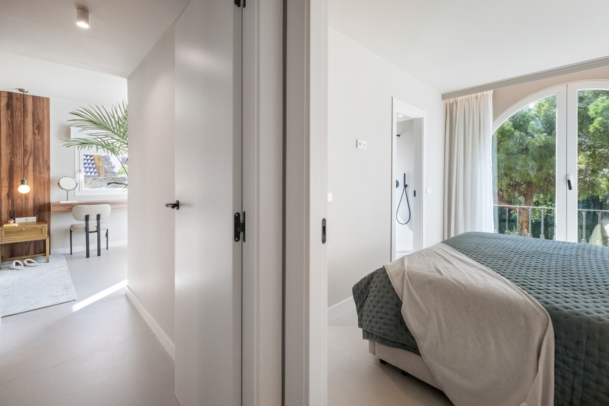 3 Bed Apartment for sale in La Quinta Costa Del Sol, Málaga, Spain