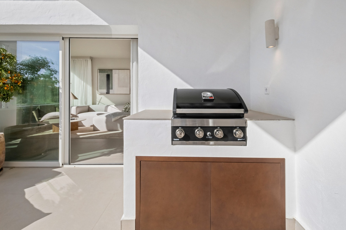 3 Bed Apartment for sale in La Quinta Costa Del Sol, Málaga, Spain