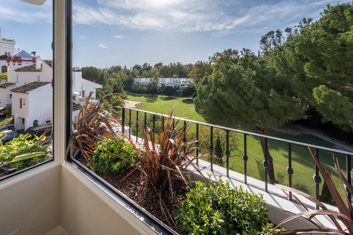 3 Bed Apartment for sale in La Quinta Costa Del Sol, Málaga, Spain