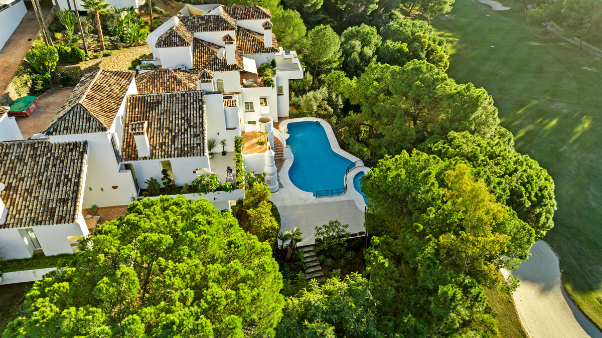 3 Bed Apartment for sale in La Quinta Costa Del Sol, Málaga, Spain