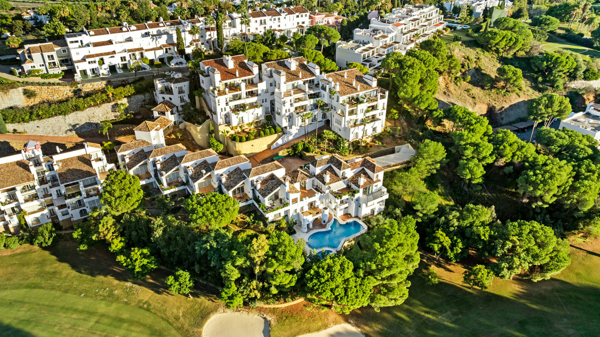 3 Bed Apartment for sale in La Quinta Costa Del Sol, Málaga, Spain