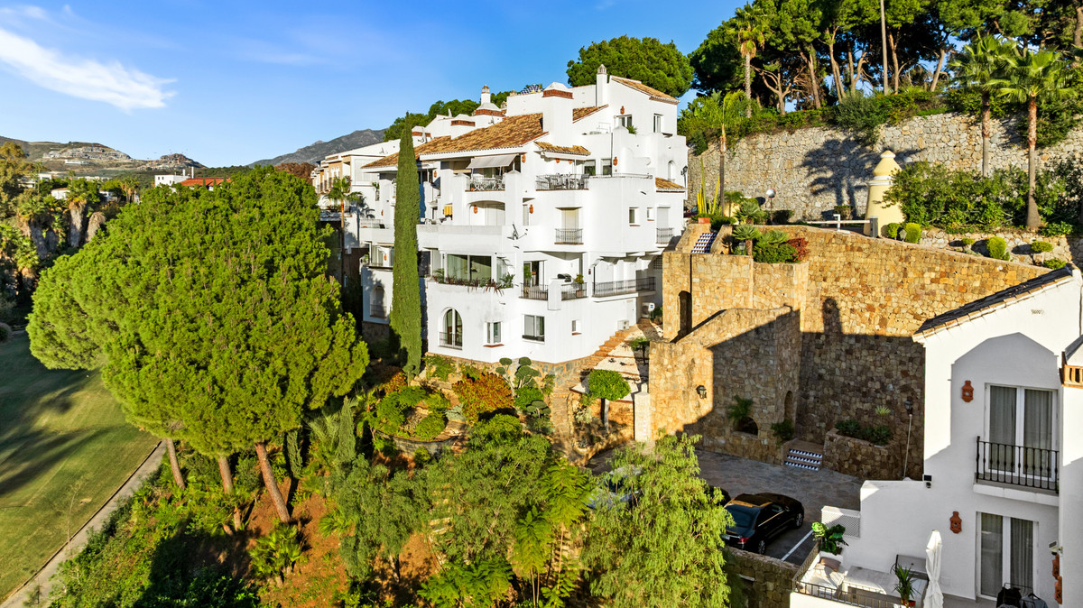 3 Bed Apartment for sale in La Quinta Costa Del Sol, Málaga, Spain