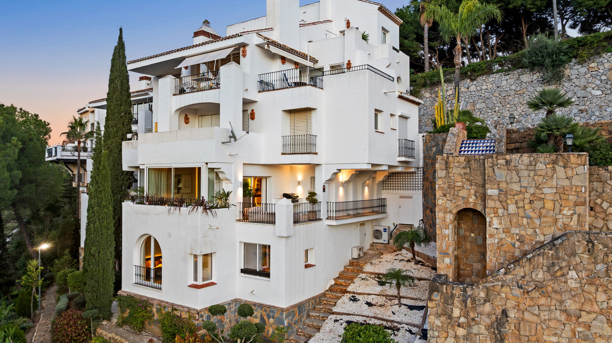 3 Bed Apartment for sale in La Quinta Costa Del Sol, Málaga, Spain