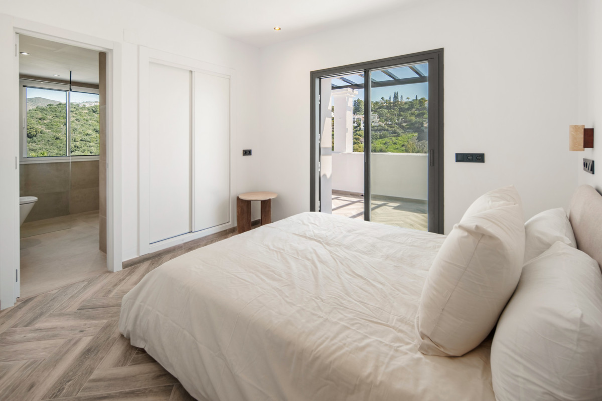 3 Bed Apartment for sale in La Quinta Costa Del Sol, Málaga, Spain