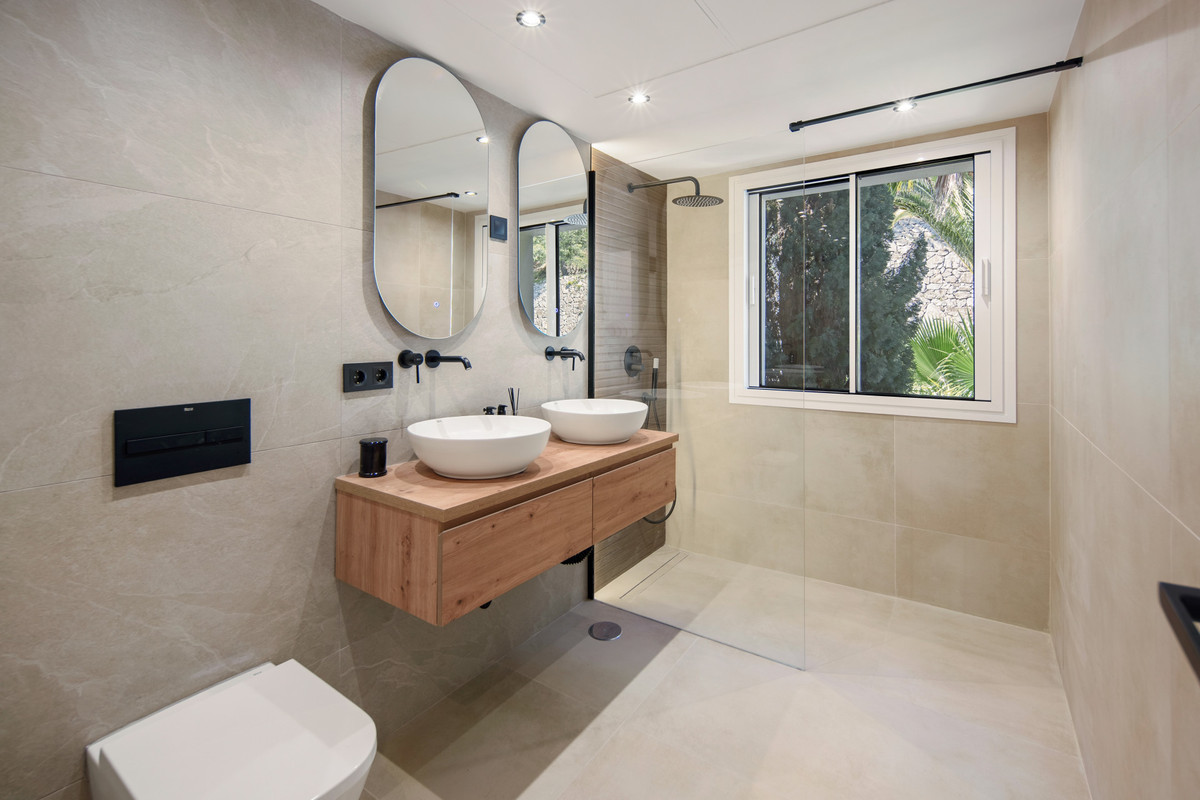3 Bed Apartment for sale in La Quinta Costa Del Sol, Málaga, Spain