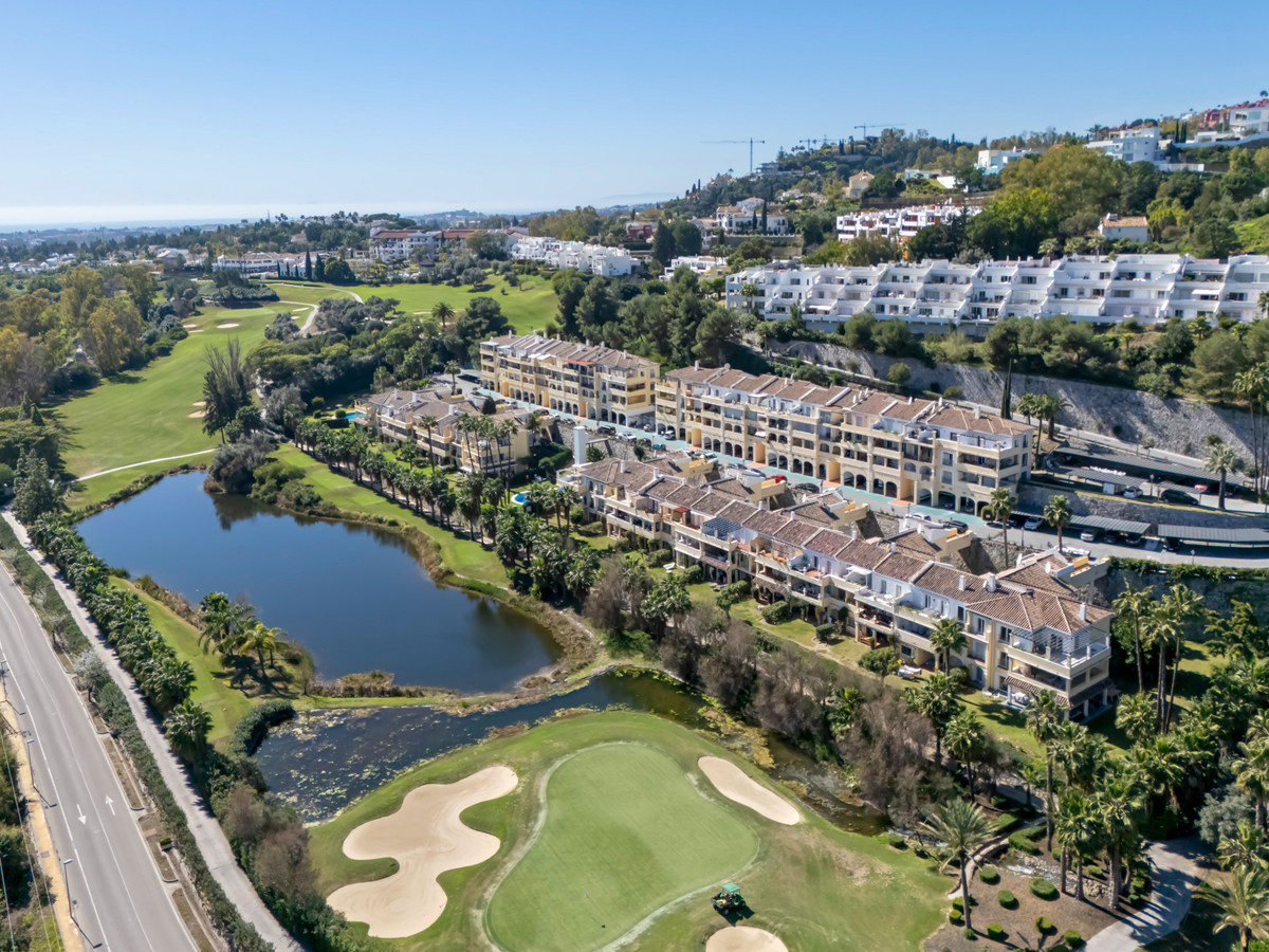 3 Bed Apartment for sale in La Quinta Costa Del Sol, Málaga, Spain