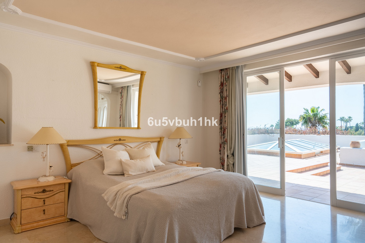 5 Bed Townhouse for sale in Calahonda Costa Del Sol, Málaga, Spain