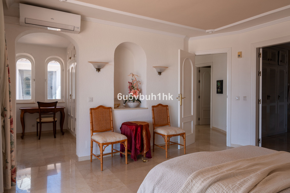 5 Bed Townhouse for sale in Calahonda Costa Del Sol, Málaga, Spain