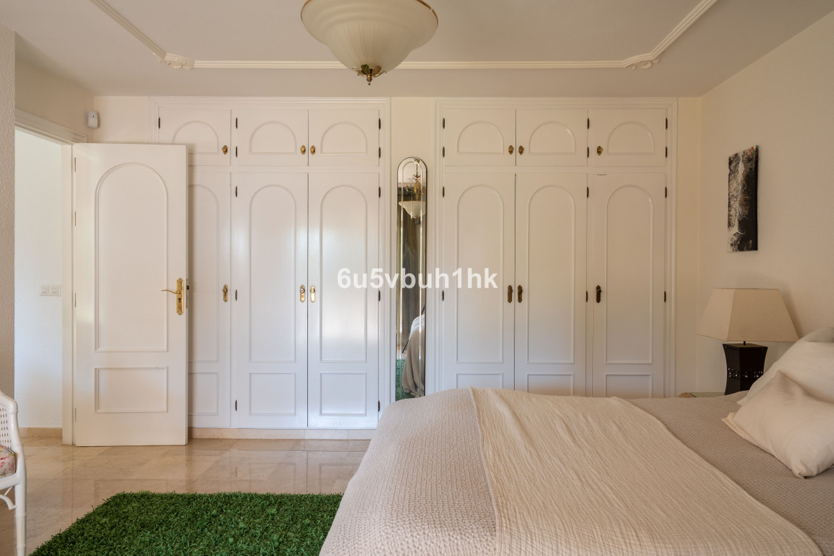 5 Bed Townhouse for sale in Calahonda Costa Del Sol, Málaga, Spain