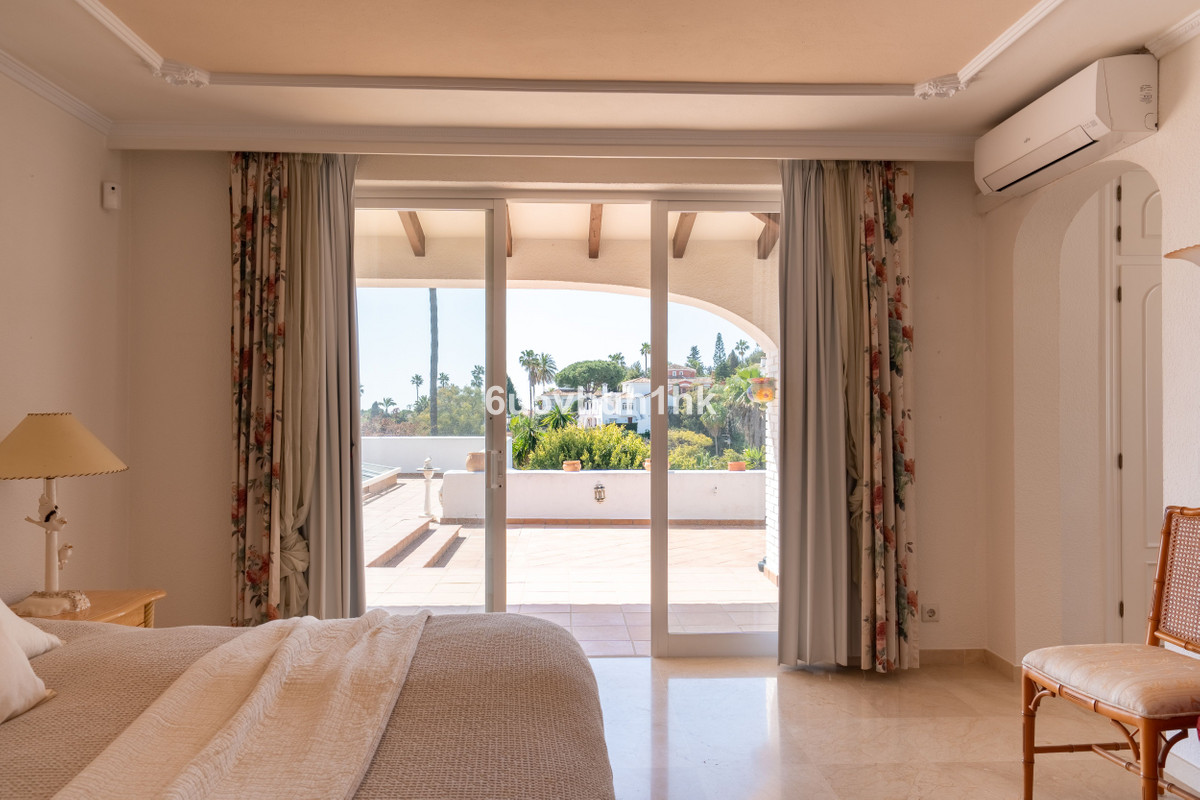 5 Bed Townhouse for sale in Calahonda Costa Del Sol, Málaga, Spain