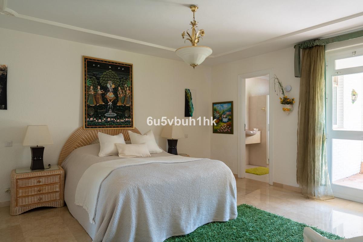 5 Bed Townhouse for sale in Calahonda Costa Del Sol, Málaga, Spain