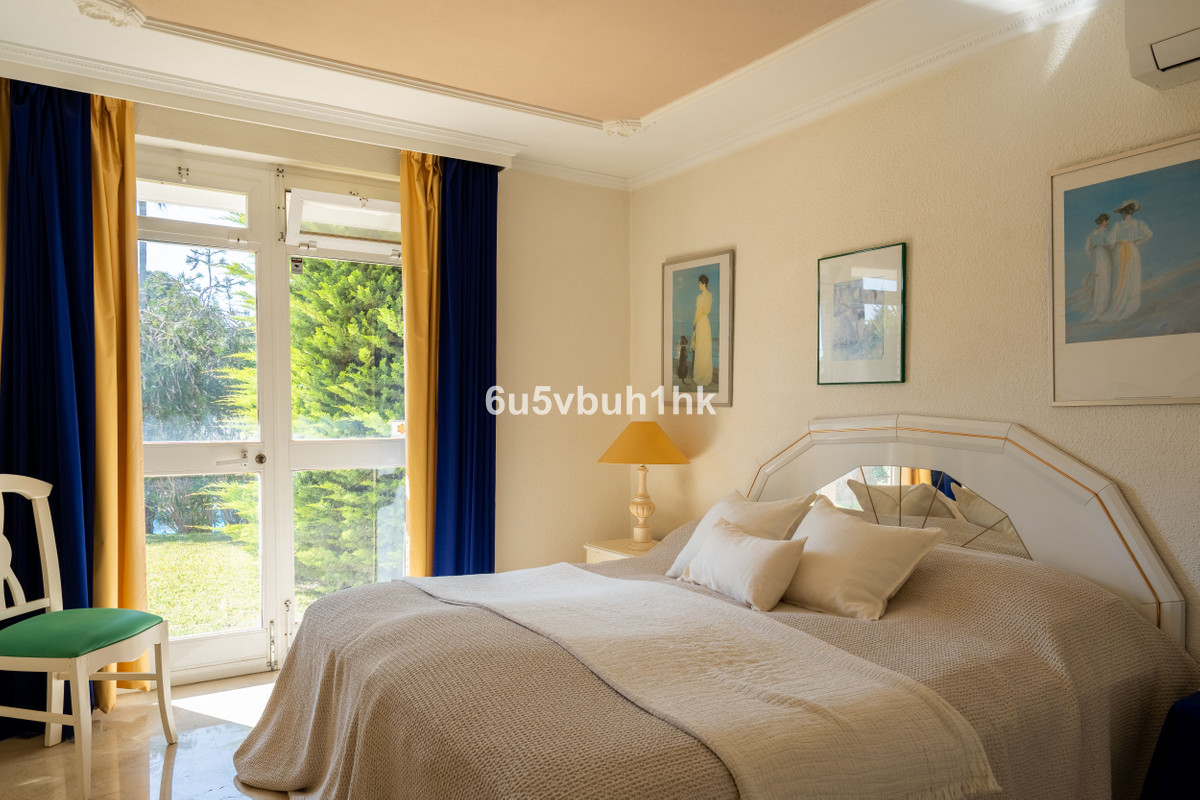 5 Bed Townhouse for sale in Calahonda Costa Del Sol, Málaga, Spain