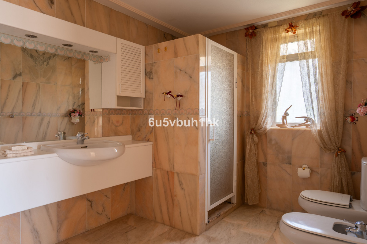 5 Bed Townhouse for sale in Calahonda Costa Del Sol, Málaga, Spain