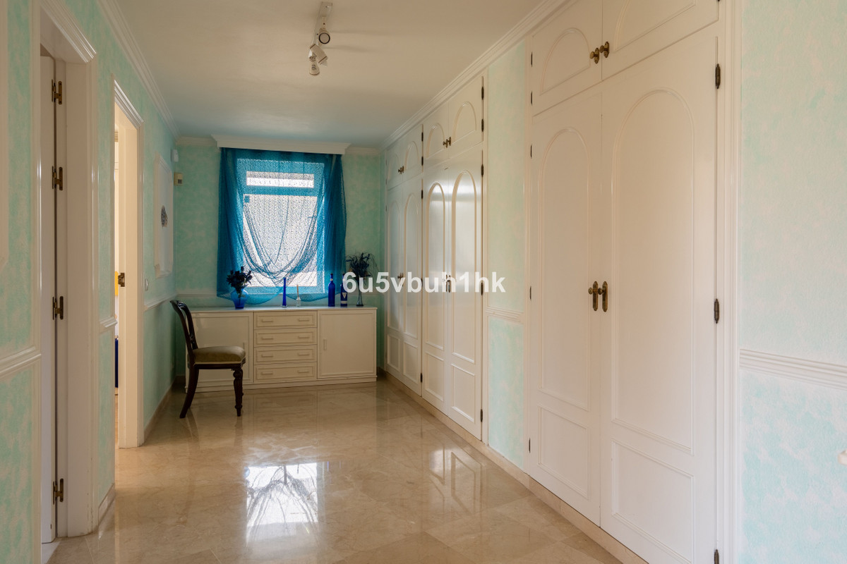 5 Bed Townhouse for sale in Calahonda Costa Del Sol, Málaga, Spain