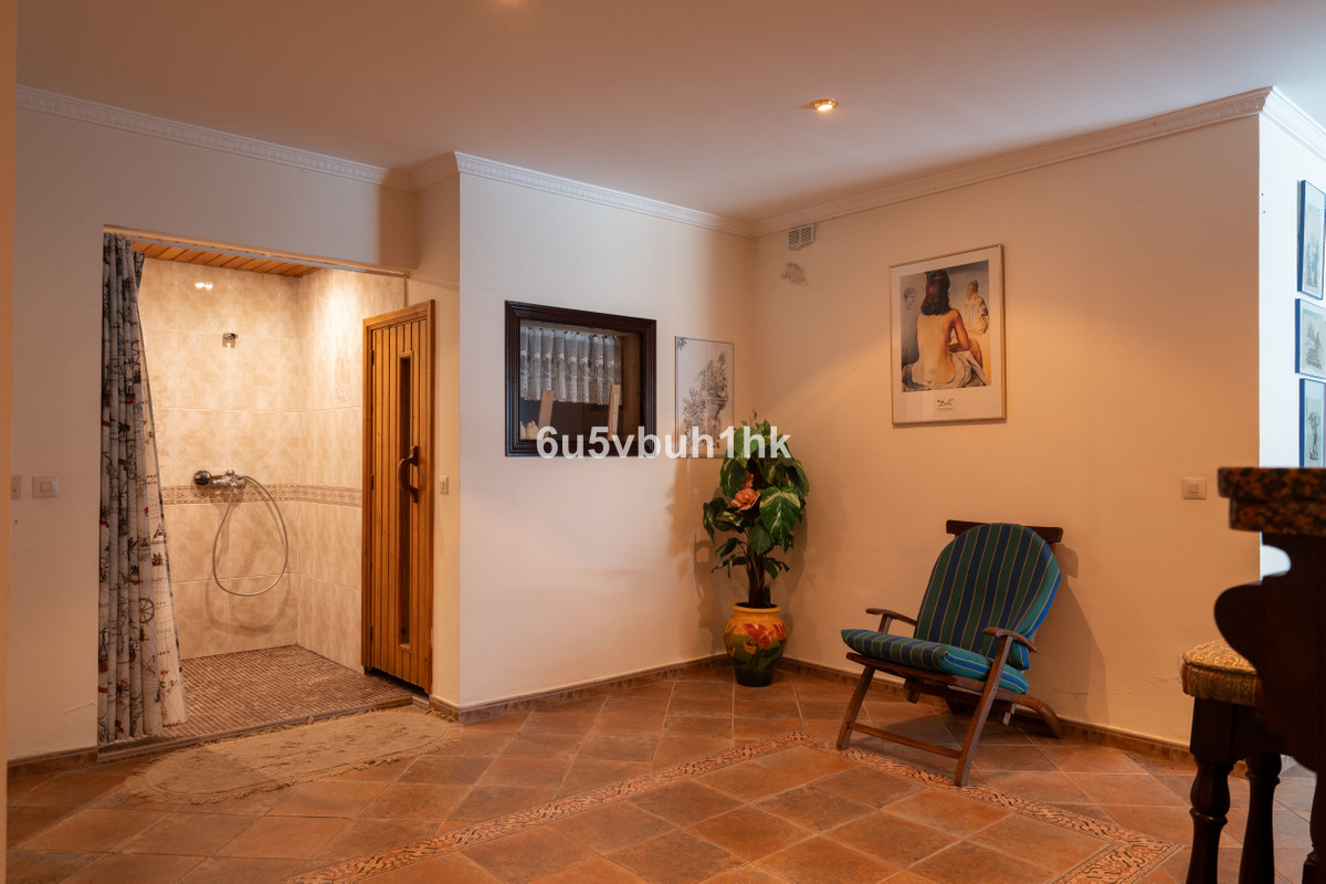 5 Bed Townhouse for sale in Calahonda Costa Del Sol, Málaga, Spain