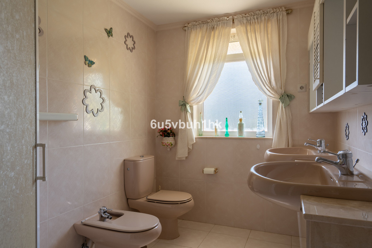 5 Bed Townhouse for sale in Calahonda Costa Del Sol, Málaga, Spain