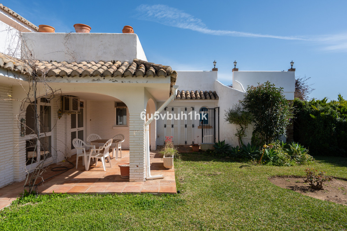 5 Bed Townhouse for sale in Calahonda Costa Del Sol, Málaga, Spain