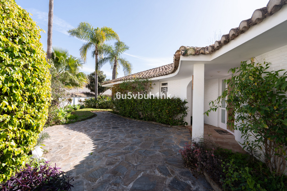 5 Bed Townhouse for sale in Calahonda Costa Del Sol, Málaga, Spain