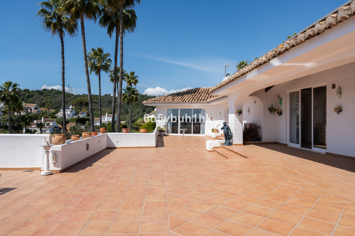 5 Bed Townhouse for sale in Calahonda Costa Del Sol, Málaga, Spain