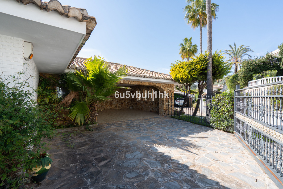 5 Bed Townhouse for sale in Calahonda Costa Del Sol, Málaga, Spain