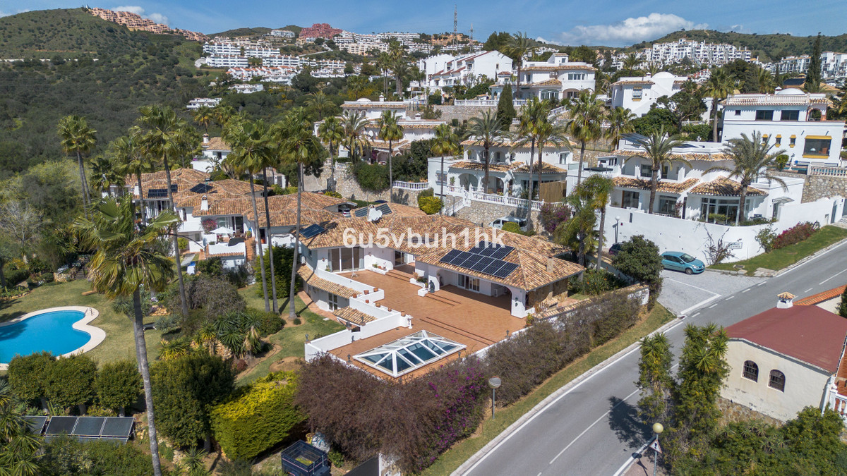 5 Bed Townhouse for sale in Calahonda Costa Del Sol, Málaga, Spain