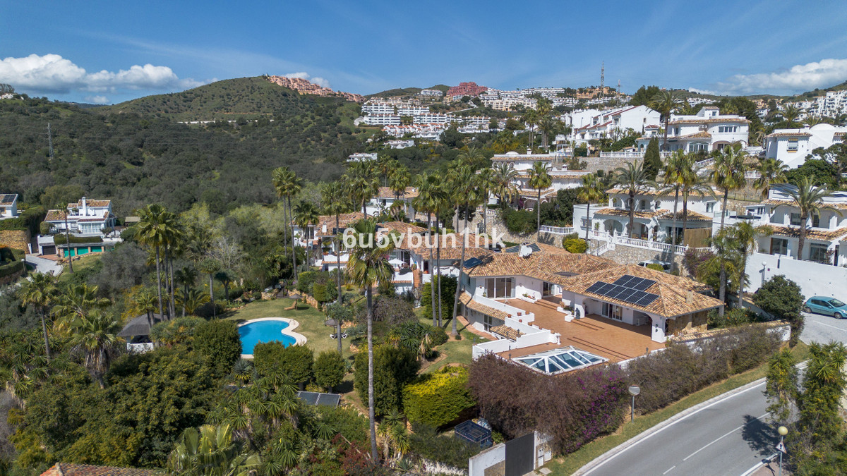 5 Bed Townhouse for sale in Calahonda Costa Del Sol, Málaga, Spain