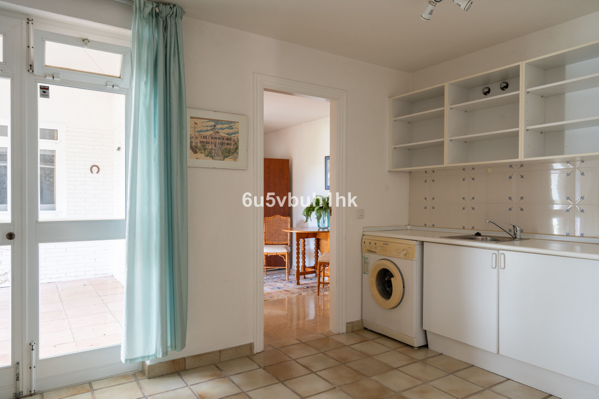 5 Bed Townhouse for sale in Calahonda Costa Del Sol, Málaga, Spain