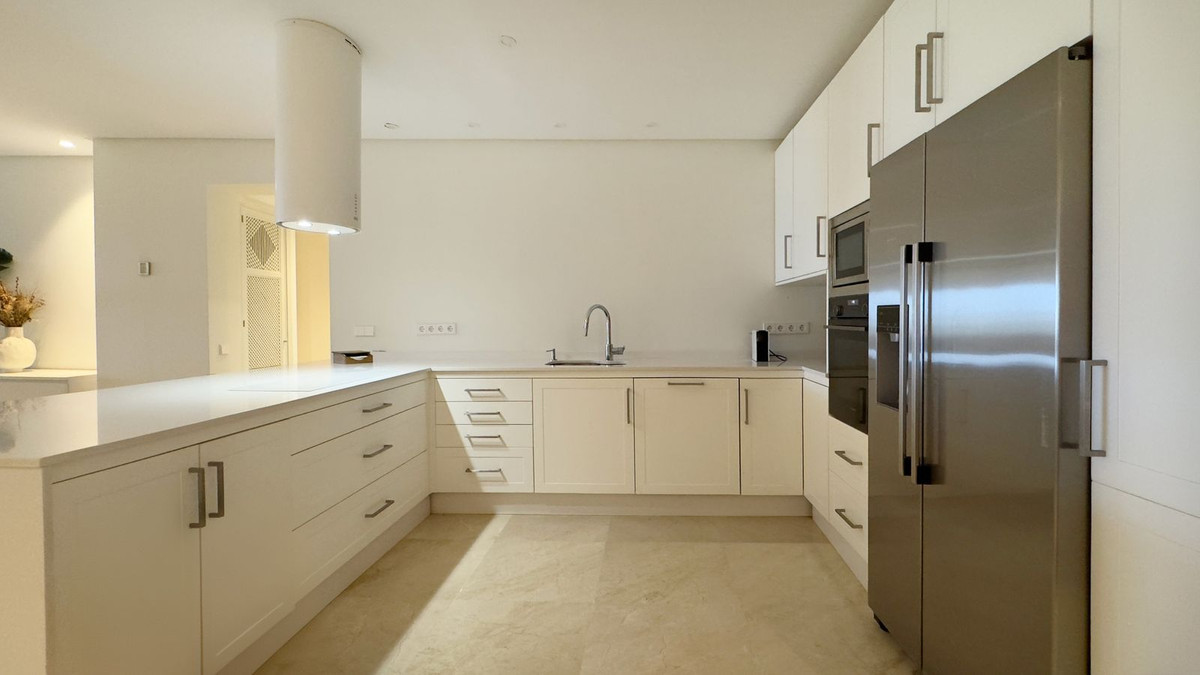 4 Bed Apartment for sale in Los Monteros Costa Del Sol, Málaga, Spain