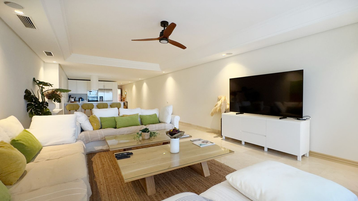 4 Bed Apartment for sale in Los Monteros Costa Del Sol, Málaga, Spain