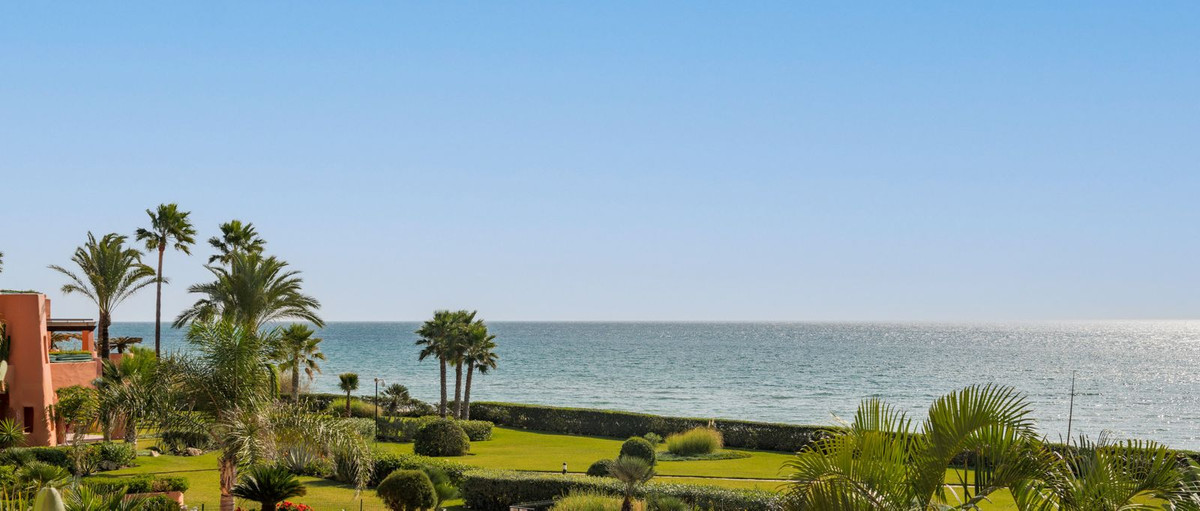 4 Bed Apartment for sale in Los Monteros Costa Del Sol, Málaga, Spain