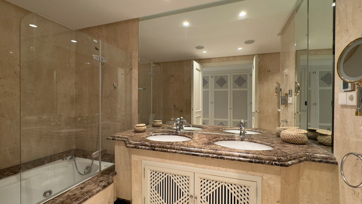 4 Bed Apartment for sale in Los Monteros Costa Del Sol, Málaga, Spain