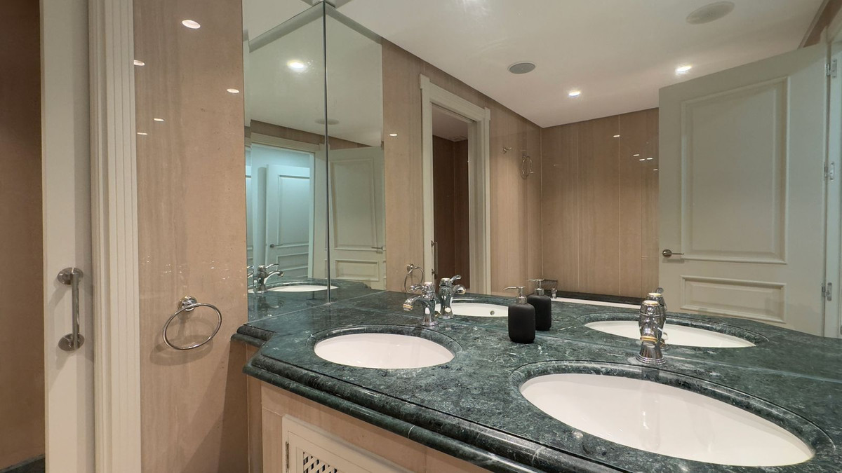 4 Bed Apartment for sale in Los Monteros Costa Del Sol, Málaga, Spain