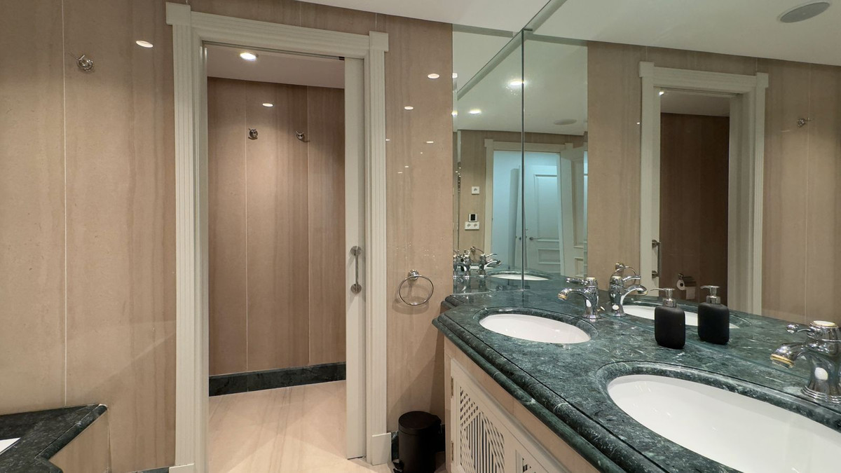 4 Bed Apartment for sale in Los Monteros Costa Del Sol, Málaga, Spain