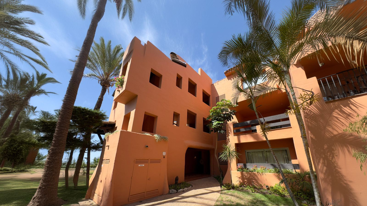 4 Bed Apartment for sale in Los Monteros Costa Del Sol, Málaga, Spain