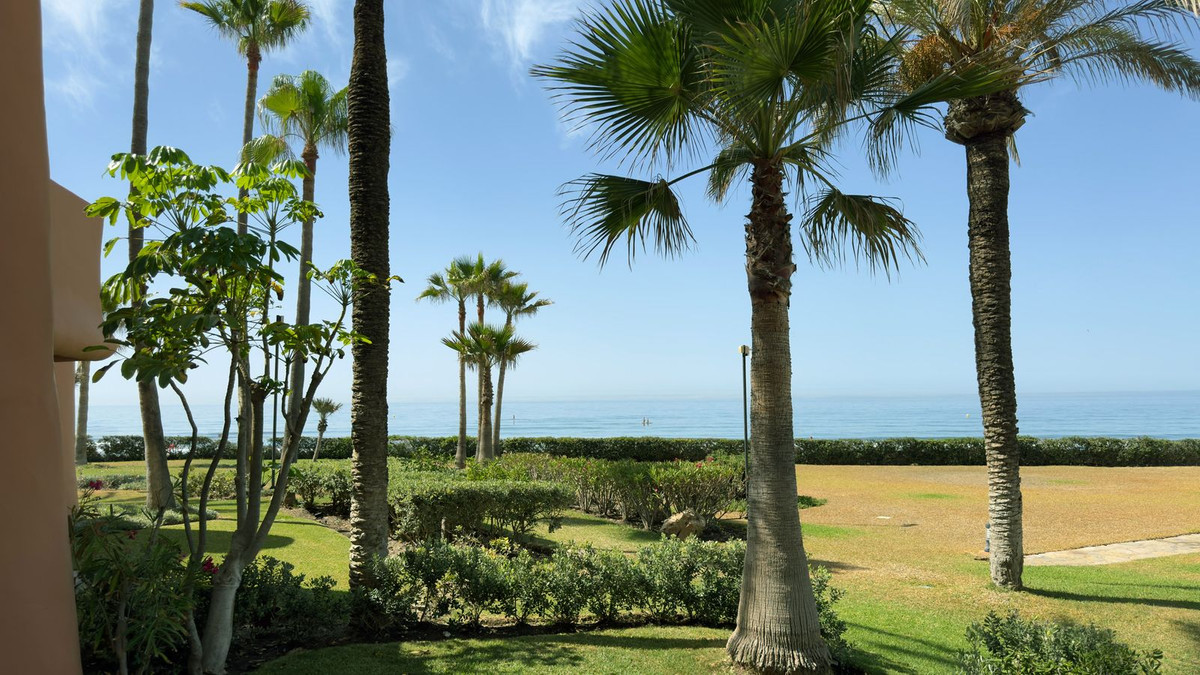 4 Bed Apartment for sale in Los Monteros Costa Del Sol, Málaga, Spain