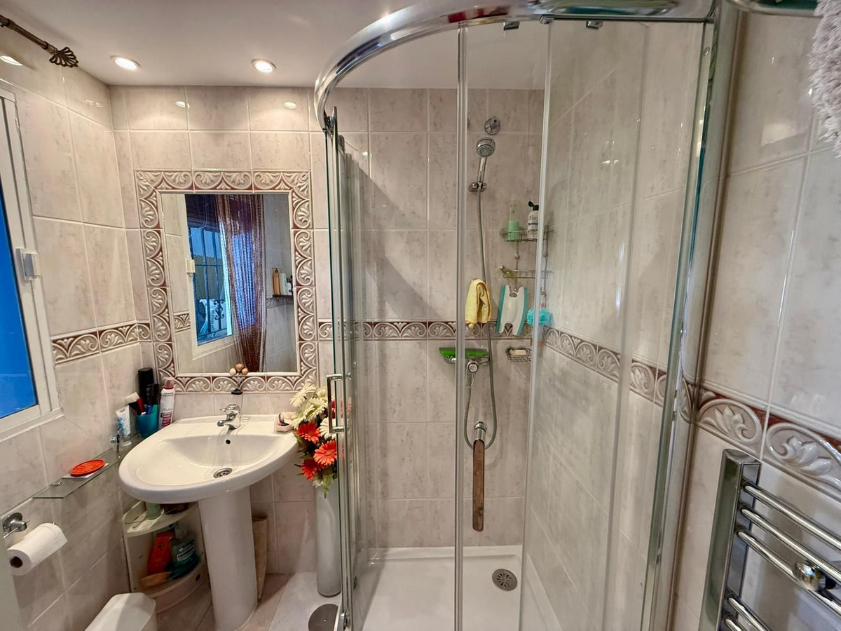 Se vende Villa - Chalet de 3 dormitorios en Costa Del Sol, Málaga, España
