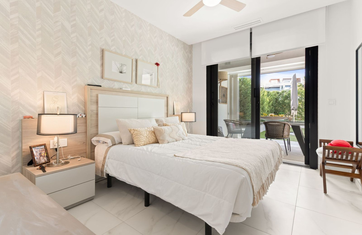 2 Bed Apartment for sale in New Golden Mile Costa Del Sol, Málaga, Spain